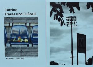 Auf dem hellblauen Cover steht „Fanzine Trauer und Fußball, Nullnummer, Herbst 2020 und ein blauer Stadionsitz mit gelber Rose und rotem Grablicht umgeben von Stehplätzen ist abgebildet. Die Rückseite zeigt eine Schwarz-Weiß-Aufnahme eines Flutlichts neben einem Schild mit dem Text Block N.