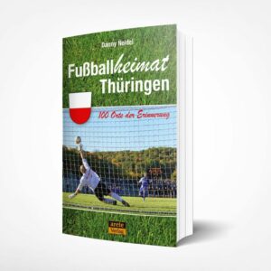 Buch Fußballheimat Thüringen von Danny Neidel. 100 Orte der Erinnerung im Arete-Verlag. Das Cover besteht aus Fußballrasen. In der Mitte des Covers ein Tornetz, das einen Torhüter zeigt, der einen Elfmeter hält.